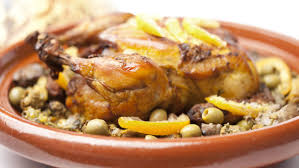 Le chef c’est vous durant les cours de cuisine marocaine à La Villa Bahat Khmissa ou au riad Dar Khmissa Marrakech
