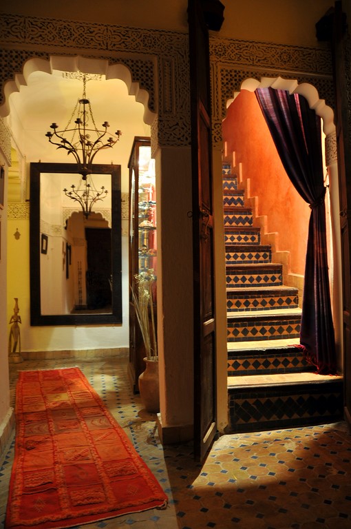 escalier et entree Riad à Marrakech, Riad Dar Khmissa, riad à la medina