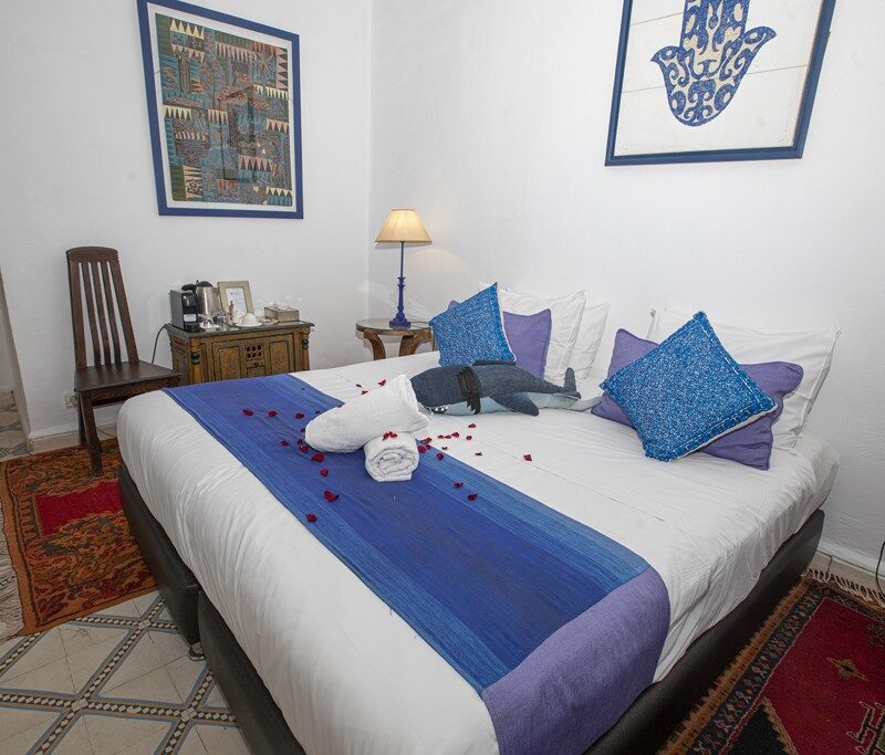 Chambre indigo Riad à Marrakech, Riad Dar Khmissa, riad à la medina